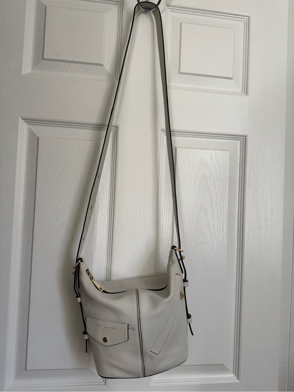 Marc Jacobs Cream Leather Crossbody with Gold Hardware